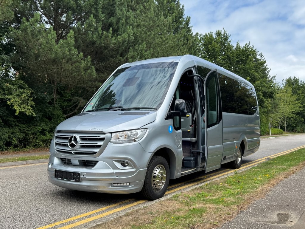 Reading Mini Bus hire