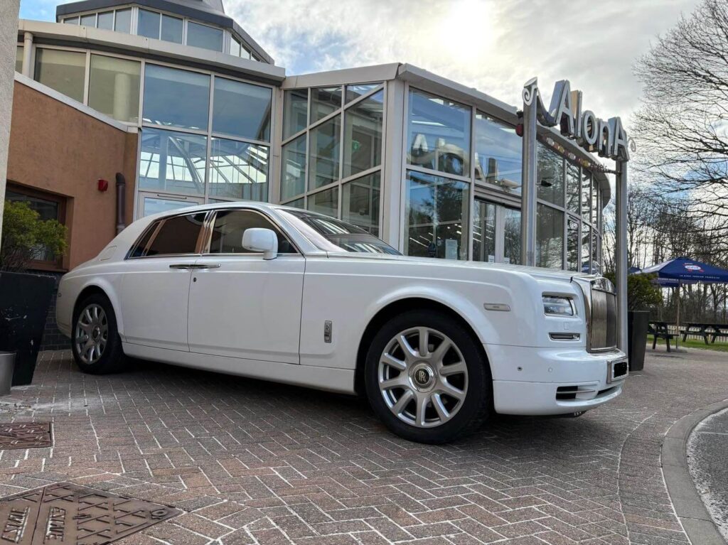 Reading Rolls Royce Phantom luxury